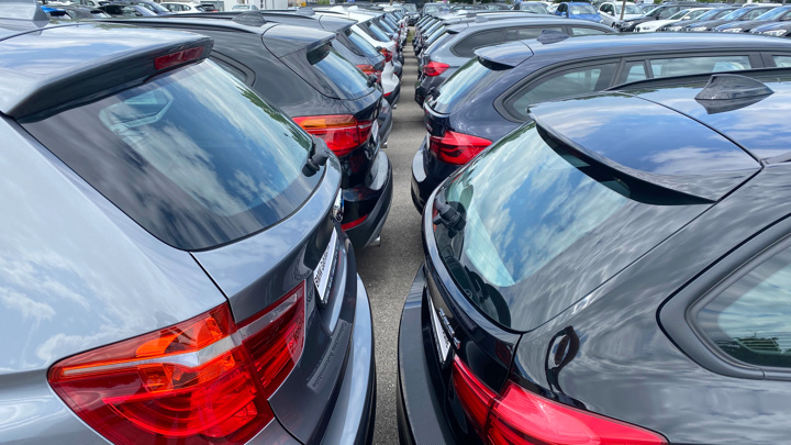 Продажи новых автомобилей в США упали в 2022 году на 8%