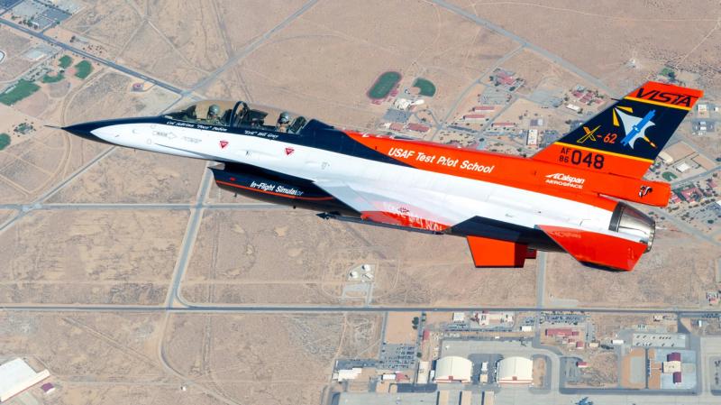 США впервые провели лётные испытания истребителя F-16 с системой искусственного интеллекта VISTA для беспилотного управления