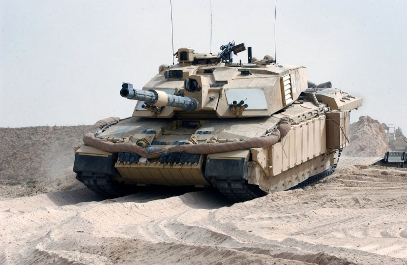 В Минобороны Великобритании показали, на что способны танки Challenger 2, которые передадут Украине (видео)