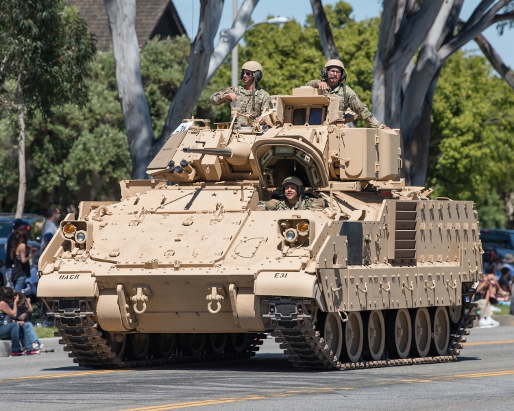 Для замены БМП-1 и M113: США собираются передать Греции 300 боевых машин пехоты M2A2 Bradley ODS-SA