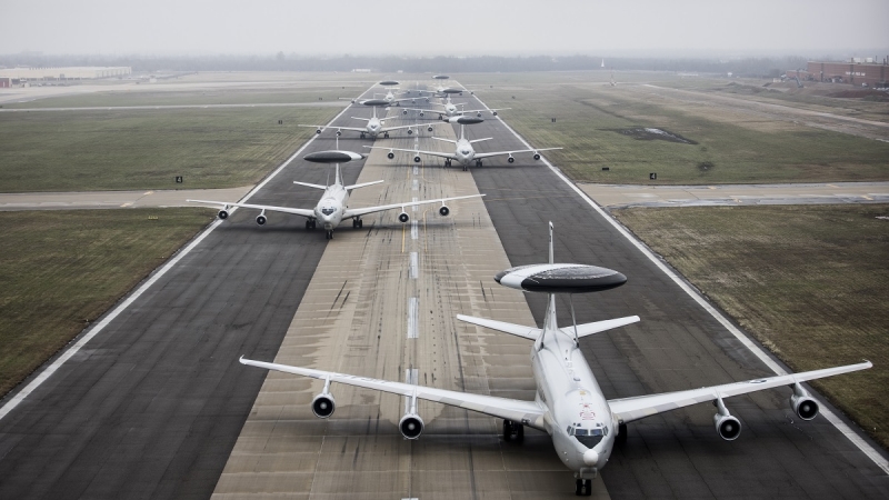 ВВС США продемонстрировали слоновью прогулку Boeing E-3 Sentry, подняв в небо одновременно несколько самолётов