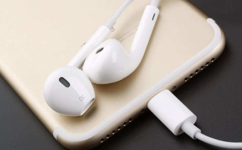 Слух: Apple запустила массовое производство проводных наушников EarPods с USB-C в преддверии выхода iPhone 15