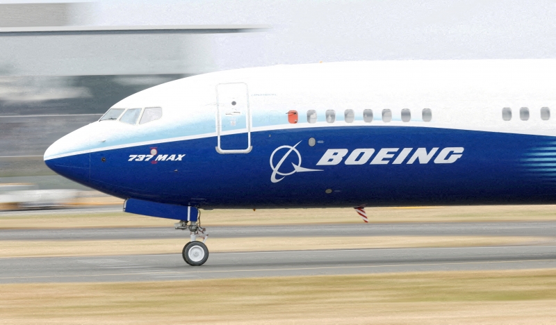 Выручка Boeing увеличилась до 17,9 млрд, а чистый убыток сократился до $425 млн