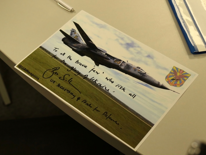 Министр обороны Украины показал фотографию бомбардировщика Су-24 с крылатой ракетой Storm Shadow