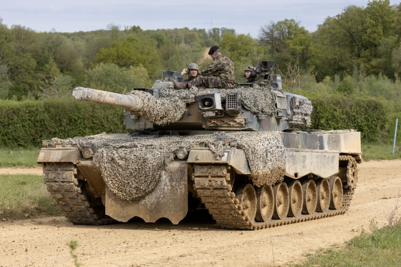 Швейцария продаст Германии 25 танков Leopard 2, потом их могут передать Украине
