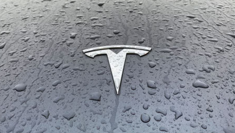 Автопилот Tesla врезался в припаркованный на дороге грузовик в Пенсильвании