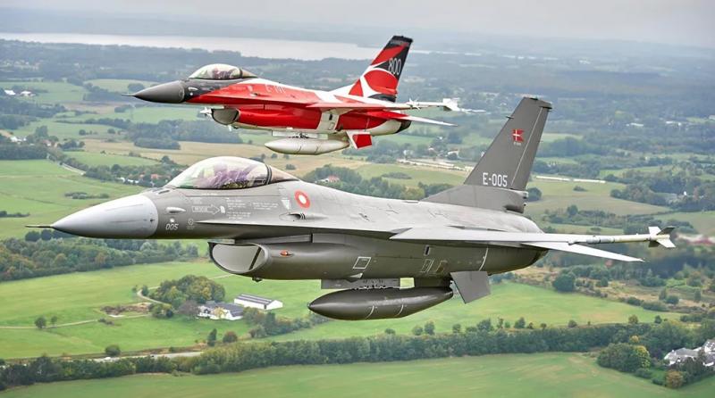 Истребители F-35 Lightning II помогут Украине раньше получить F-16 Fighting Falcon от Дании