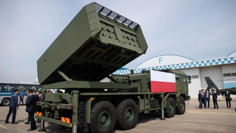Польша впервые показала южнокорейские ракетные системы K239 Chunmoo на польском шасси Jelcz 8x8