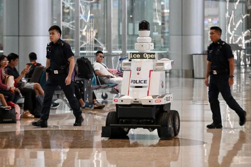 В Сингапуре увеличат количество роботов для патрулирования улиц и публичных мест
