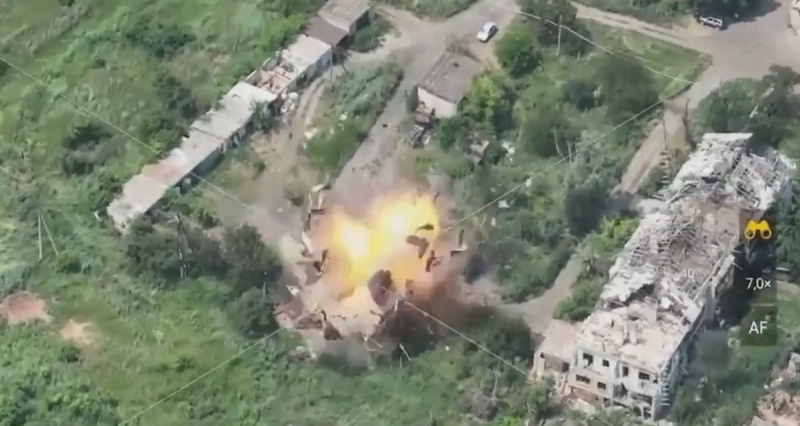 Вооружённые Силы Украины высокоточными авиабомбами JDAM-ER уничтожили командный пункт российской армии
