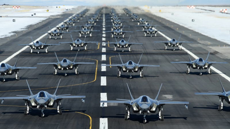 Более 80 истребителей F-35 Lightning II могут остаться в подвешенном состоянии из-за прекращения поставок на фоне проблем с модернизацией TR-3