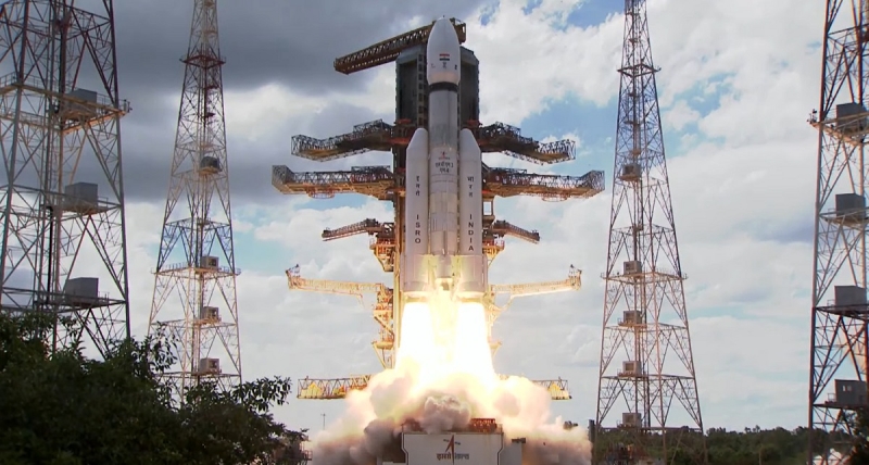 Индия запустила к Луне ракету GSLV Mk III с космическим аппаратом Chandrayaan-3 и ровером Pragyan, которые совершат посадку в конце августа