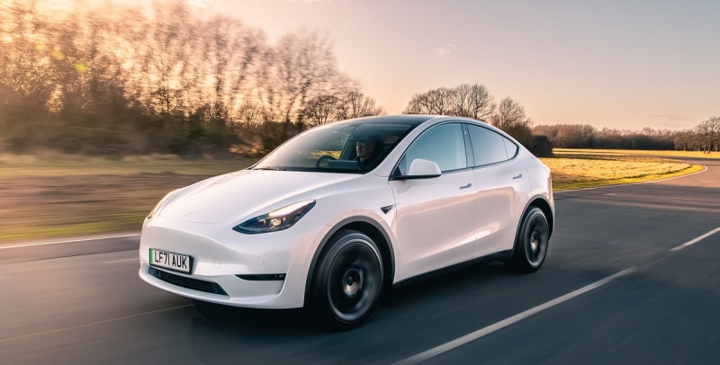 Tesla Model Y стал первым в истории электромобилем, возглавившим список самых продаваемых машин в Европе по итогам полугодия