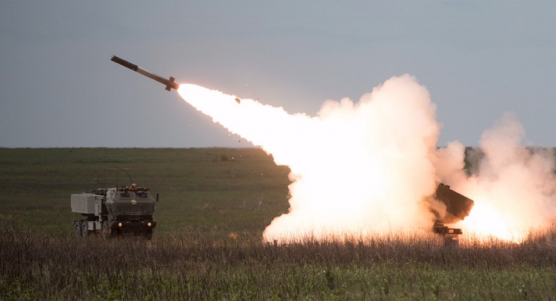 Украинские артиллеристы с помощью HIMARS уничтожили редкую российскую ракетную систему 2Б26 «Град» на шасси КамАЗ-5350