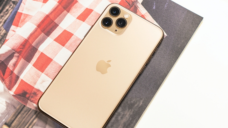 Apple откажется от золотой и фиолетовой расцветок iPhone 15 Pro
