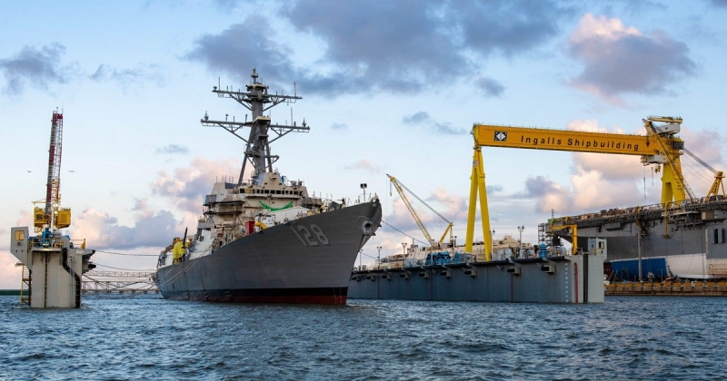 Ingalls Shipbuilding спустила на воду эсминец с управляемыми ракетами Ted Stevens класса Arleigh Burke Flight III для ВМС США