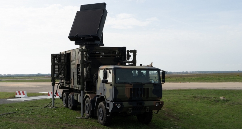 Leonardo испытала радар Kronos Grand Mobile HP для системы противоракетной обороны нового поколения SAMP/T NG, который может отслеживать баллистические ракеты