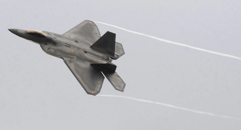 Lockheed Martin может оборудовать F-35 Lightning II и F-16 Fighting Falcon топливными баками с низким сопротивлением, которые предназначены для F-22 Raptor