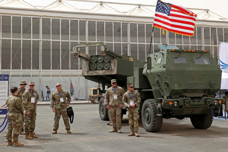 США готовят для Украины новый пакет военной помощи, в него войдут противотанковые комплексы Javelin, а также ракеты для Patriot и HIMARS