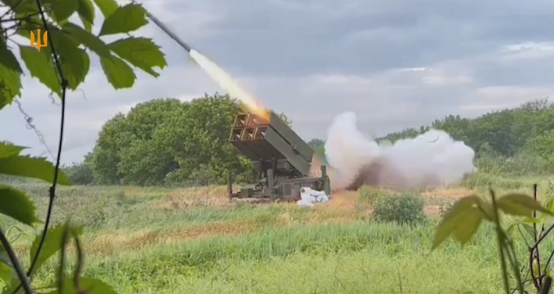 Украина могла получить американские ракеты увеличенной дальности AIM-120 AMRAAM-ER на базе RIM-162 ESSM для зенитно-ракетной системы NASAMS