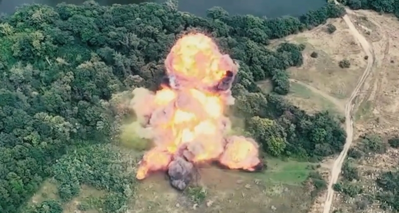 Вооружённые Силы Украины разорвали на куски российскую реактивную систему залпового огня «Град» с помощью кассетного боеприпаса