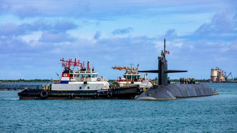 Атомная субмарина USS Kentucky класса Ohio с межконтинентальными баллистическими ракетами Trident II дальность более 12 000 км посетила остров Гуам