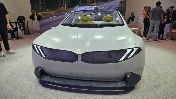 BMW задействует облачные технологии Amazon для создания функций автономного вождения новых электромобилей