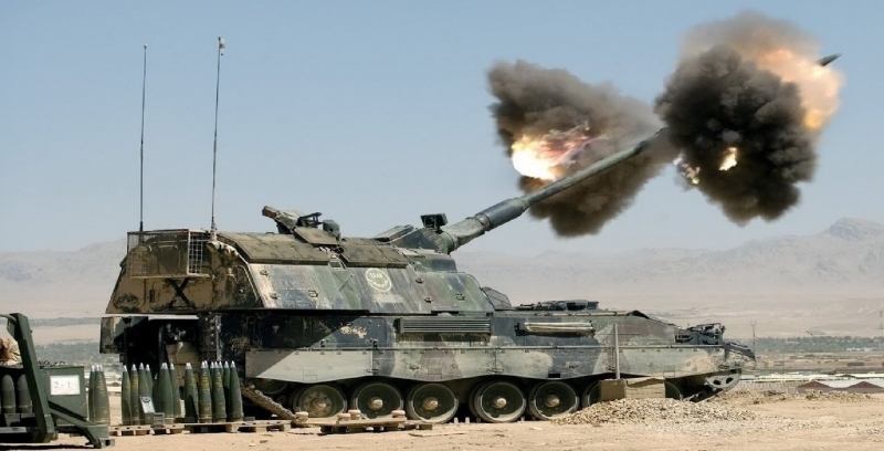 Немецкая гаубица Panzerhaubitze 2000 уничтожила российскую пушку 2А36 «Гиацинт-Б»