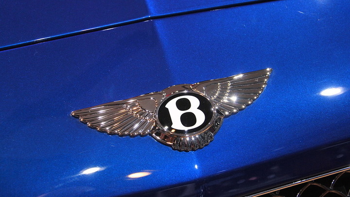 Роскошный Bentley в Крыму конфисковали за долги