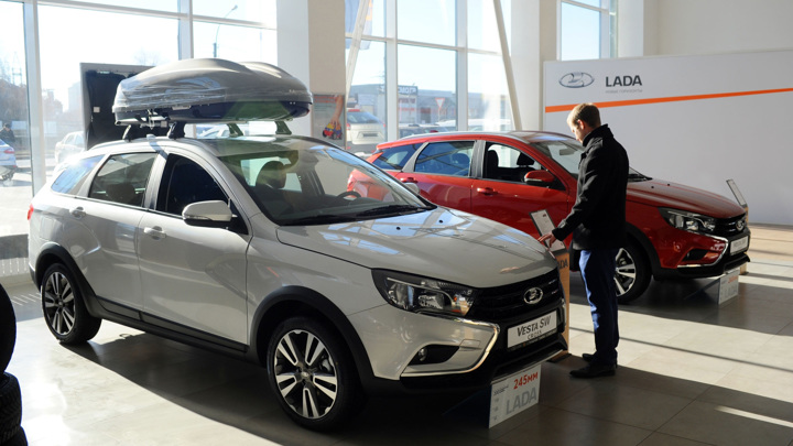 Продажи новых авто в России за первый квартал выросли на 74%