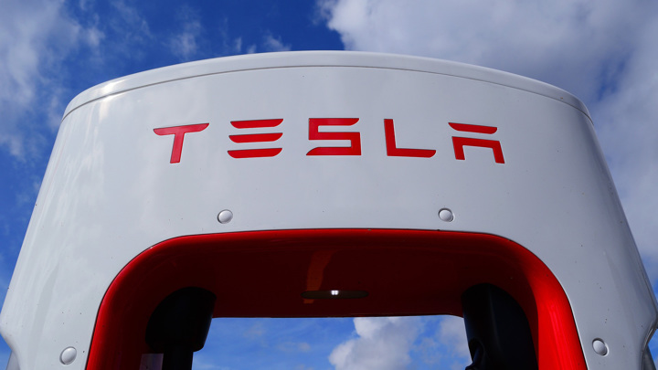 Tesla увольняет 500 сотрудников подразделения зарядных станций