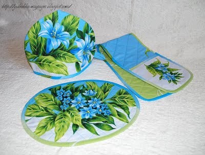 Кухонные комплекты из ткани — фартуки, прихватки, салфетки, грелки на чайник Прихватка, салфетка, грелка для кухни